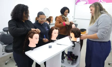 Casa de Cursos de Mauá completa um mês de funcionamento e alimenta sonhos nos alunos