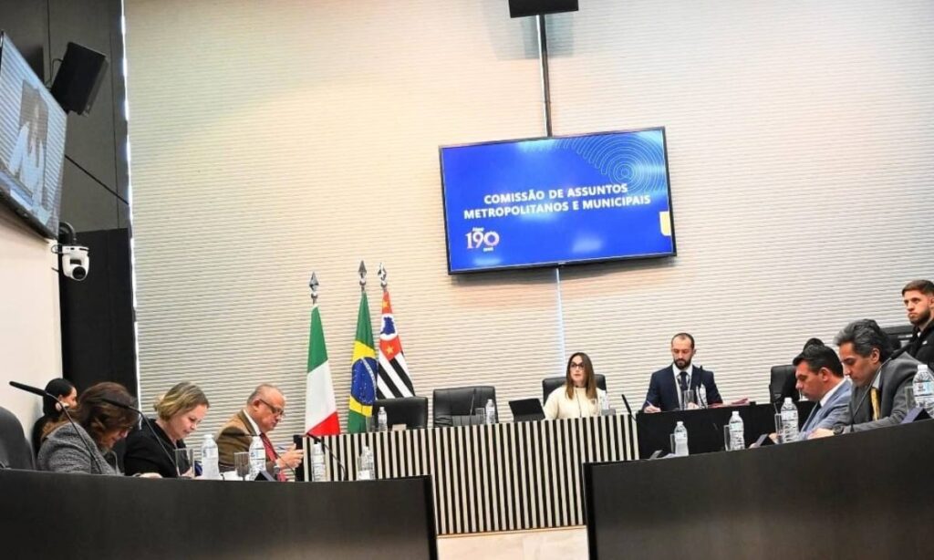 Deputada Ana Carolina Serra convoca secretário dos Transportes para explicar Linha 20-Rosa