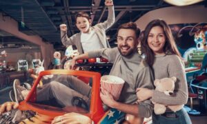 Encontro de carros antigos, cover dos Mamonas Assassinas, Arraial Pet e teatro infantil animam fim de semana no Atrium Shopping