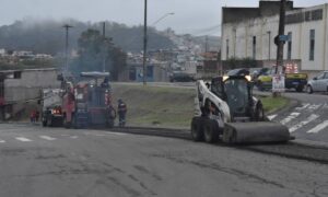 Jardim Santo André recebe 1,5 km de novo asfalto e obras de drenagem pelo programa Rua Nova
