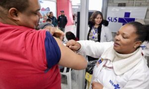 Vacinação contra gripe em Mauá segue na Nova Estação e nas UBSs com horários estendidos