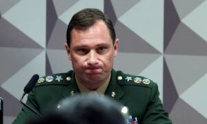 Moraes rejeita pedido de Bolsonaro para anular delação de Mauro Cid