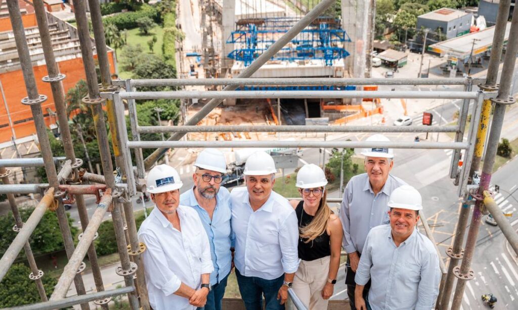 Viaduto Estaiado Robert Kennedy-Piraporinha entra na fase final e deve ser entregue no segundo semestre de 2025 1 Obras do Viaduto Estaiado Robert Kennedy-Piraporinha avançam e entram na fase final de execução