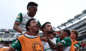O jogador Flaco López, da SE Palmeiras, comemora seu gol contra a equipe do Al Ahly SC, durante partida válida pela fase de grupos, da Copa do Mundo de Clubes da FIFA, no Metlife Stadium. (Foto: Cesar Greco/Palmeiras/by Canon)
