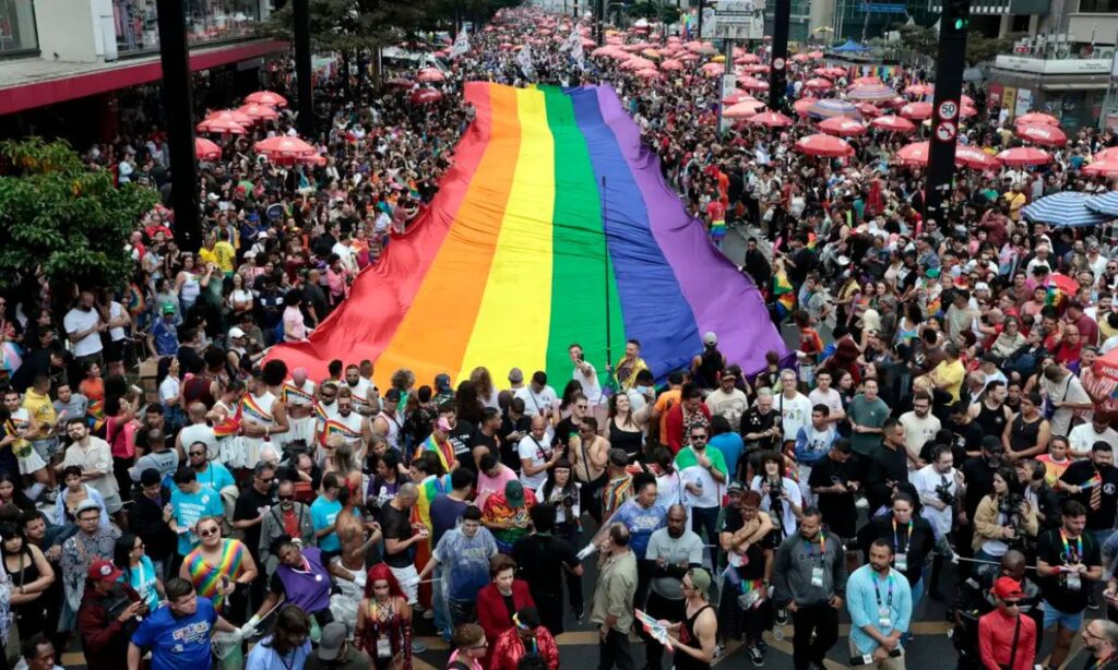 Parada LGBT+ de São Paulo destaca envelhecimento da população LGBTQIA+ e reúne 4 milhões na Avenida Paulista