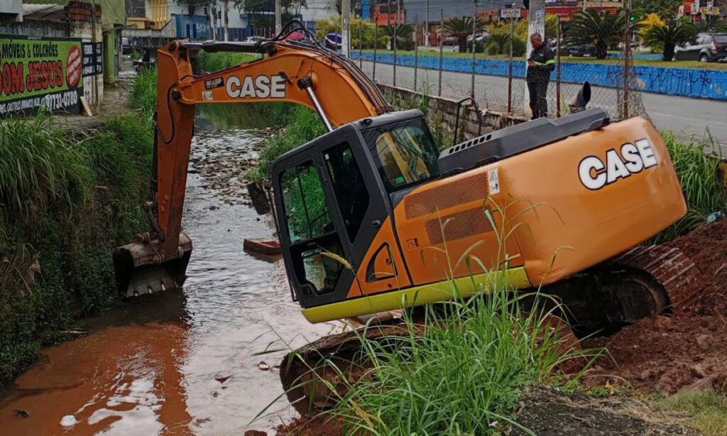Prefeitura de Mauá intensifica limpeza urbana com foco no combate às enchentes
