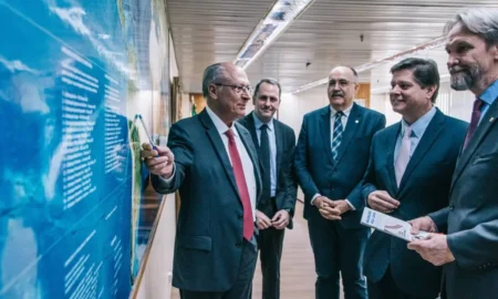 Presidente em exercício, Geraldo Alckmin, recebe Frente Parlamentar da Indústria Ferroviária