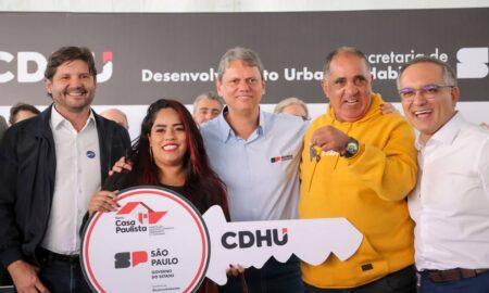 Tarcísio e Marcelo Lima entregam conjunto habitacional com 120 unidades em São Bernardo