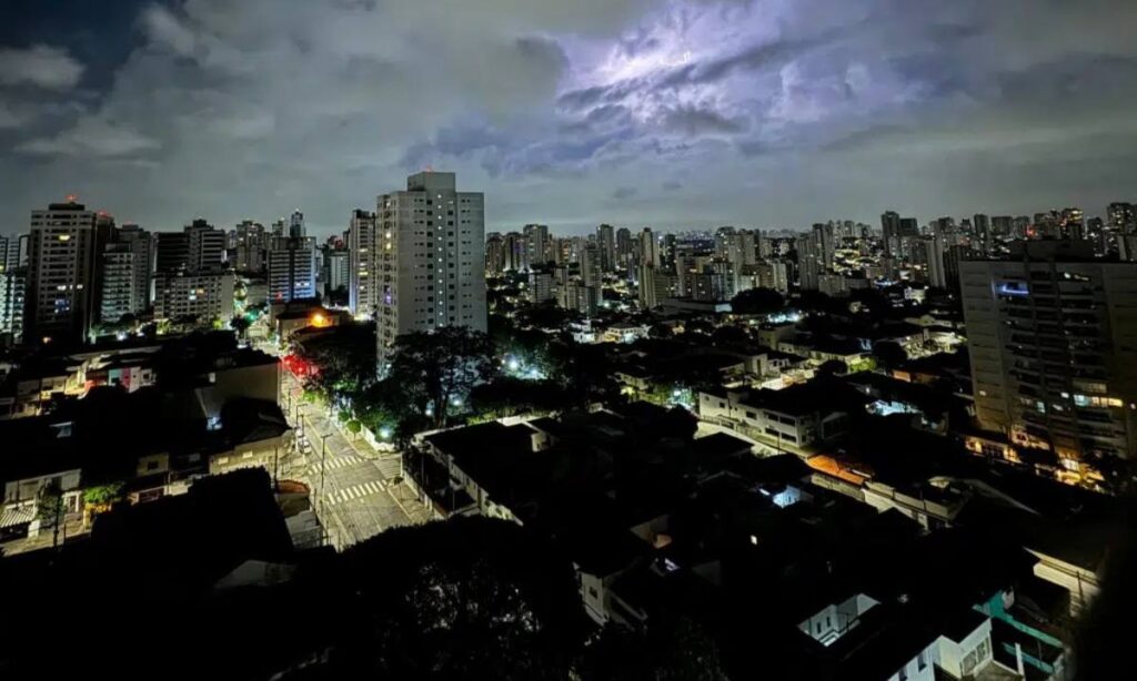 Agosto começa com frentes frias e alerta para queimadas em São Paulo Agosto começa com frentes frias e alerta para queimadas em São Paulo