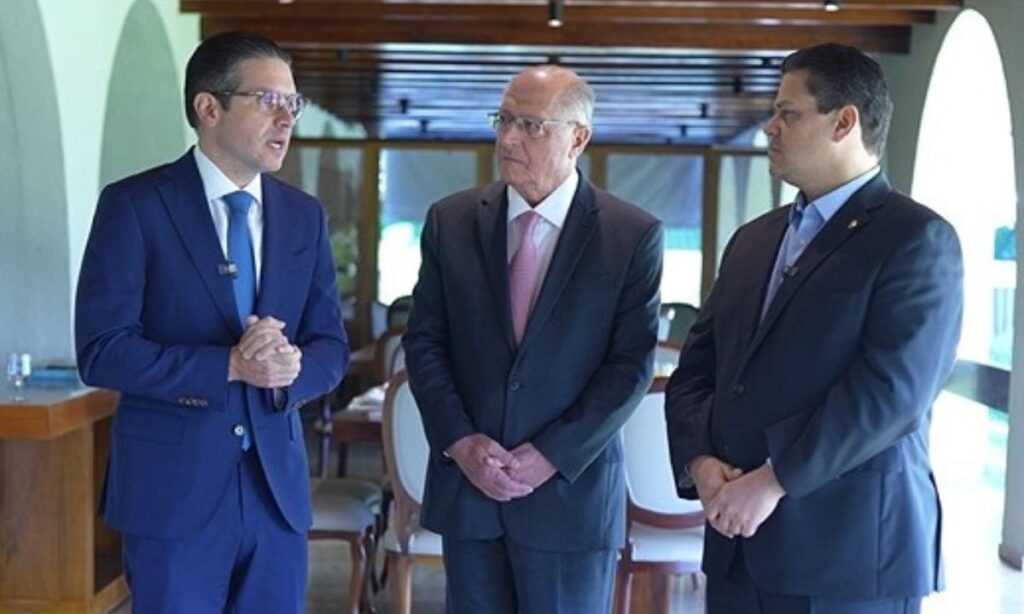 Alckmin e líderes do Congresso prometem ação contra tarifa dos EUA