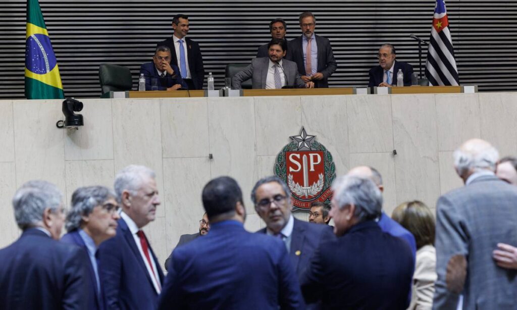 Alesp aprova projeto que garante piso salarial nacional a professores paulistas