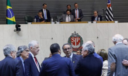 Alesp aprova projeto que garante piso salarial nacional a professores paulistas