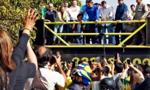 Bolsonaro participa de motociata paralela ao Capital Moto Week em Brasília