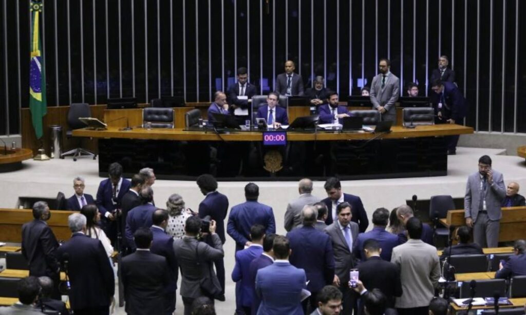 Câmara aprova novas regras para licenciamento ambiental com licença especial e renovação automática