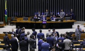 Câmara aprova novas regras para licenciamento ambiental com licença especial e renovação automática
