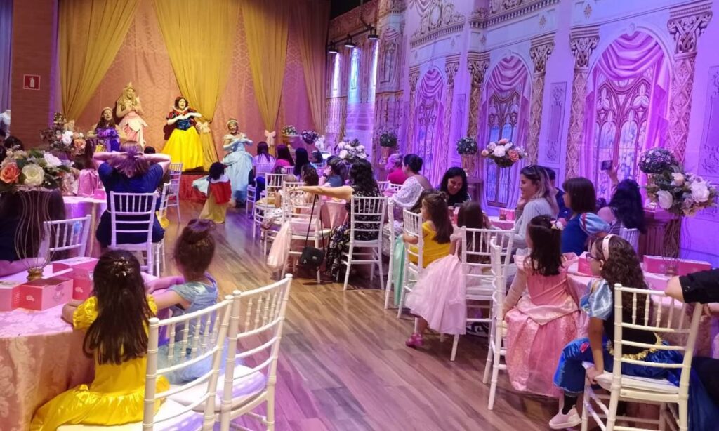 Chá das princesas: experiência imersiva com a "realeza" chega ao Atrium Shopping 1 Chá das princesas: experiência imersiva com a "realeza" chega ao Atrium Shopping