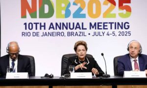 Dilma Rousseff fala à imprensa durante cúpula do Brics no Rio de Janeiro, com foco em transações internacionais e entrada de novos membros no NDB