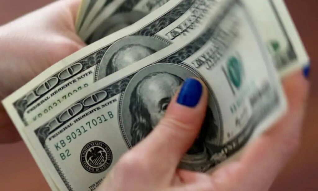 Dólar recua, bolsa avança e mercado reage à possível exclusão do café de tarifas dos EUA