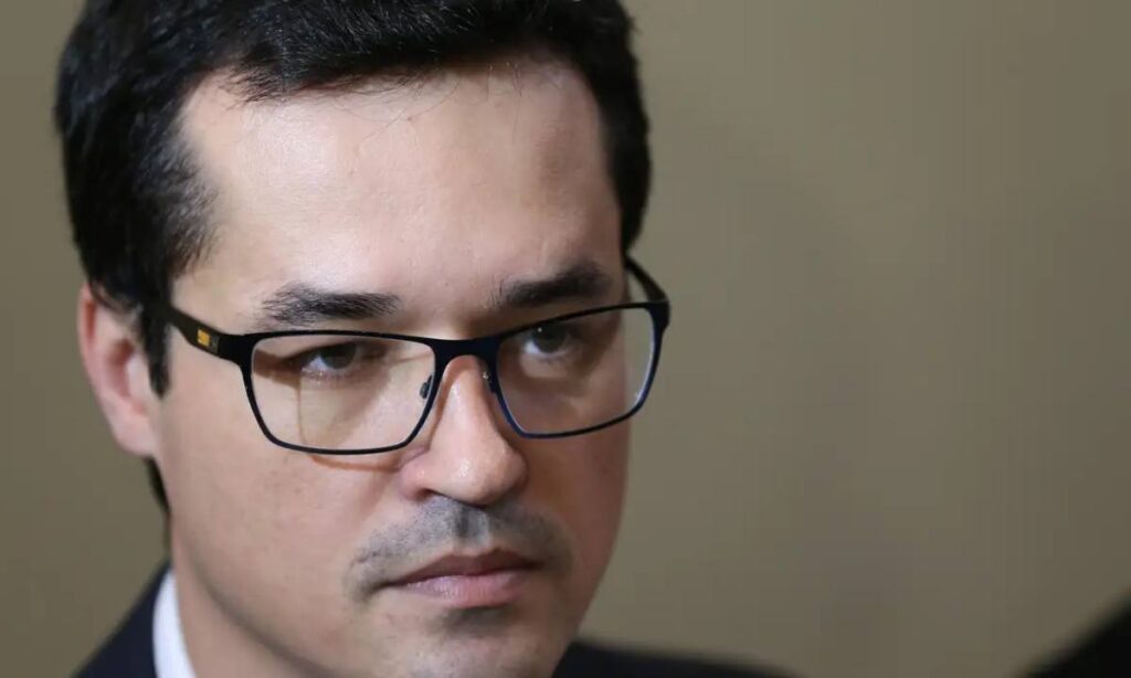 Ex-procurador Deltan Dallagnol deve pagar R$ 135 mil a Lula por caso do PowerPoint