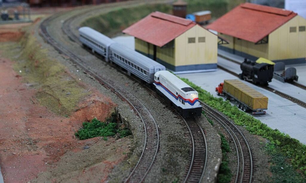 Ferreoclube do ABC entrega segunda etapa da maquete de Paranapiacaba