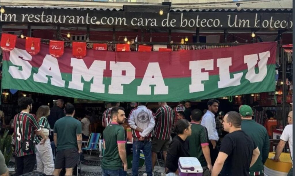 Fluminense completa 122 anos e inspira bares em São Paulo a manter viva a tradição carioca