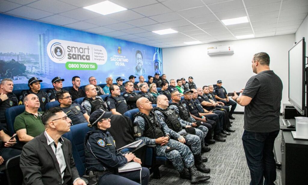 Funcionários concluem treinamento para operar o Smart Sanca, novo sistema de monitoramento de São Caetano