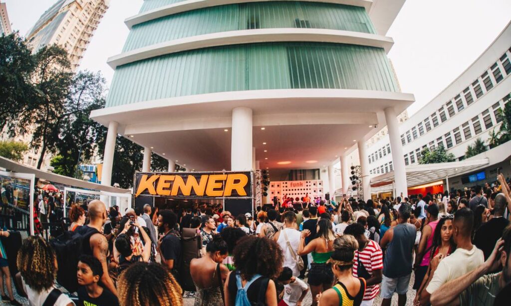Funk é exaltado em evento gratuito com Tati Quebra Barraco no RJ