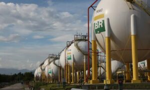 Gás natural mais barato: Petrobras reduz preços e impacto chega ao consumidor