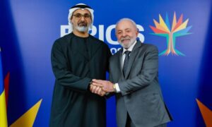 Lula se reúne com príncipe de Abu Dhabi e reforça interesse em investimentos e acordo Mercosul-EAU