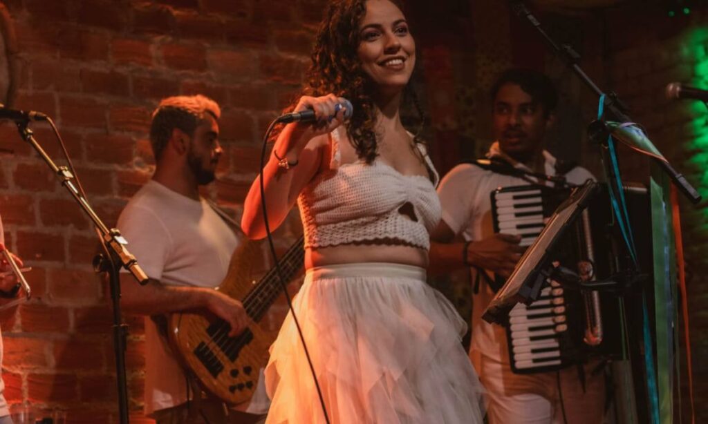 O CEU vai tremer neste fim de semana. Mas não é temporal, não. É por causa da 5ª festa Julina do CEU Ana Maria, que acontece no sábado (5) e no domingo (6), das 14h às 22h. Nos dois dias o espaço