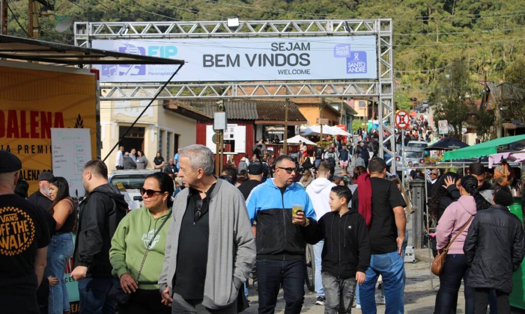 Prefeito Gilvan entrega Gabinete Histórico e vistoria obras durante 1º dia do Festival de Inverno de Paranapiacaba 1 Prefeito Gilvan entrega Gabinete Histórico e vistoria obras durante 1º dia do Festival de Inverno de Paranapiacaba