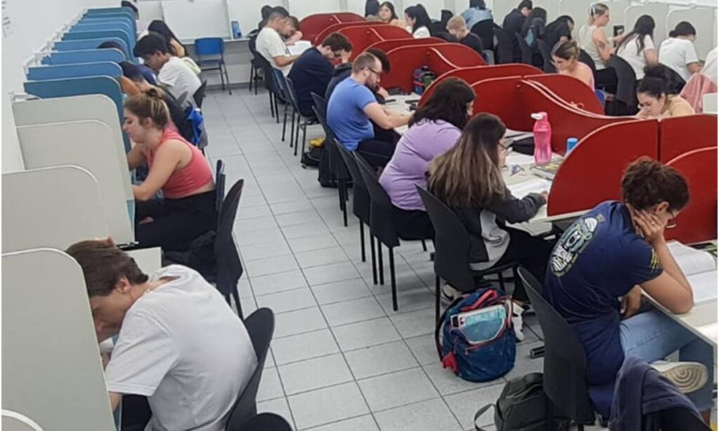 Provão Paulista tem curso preparatório no Singular Anglo