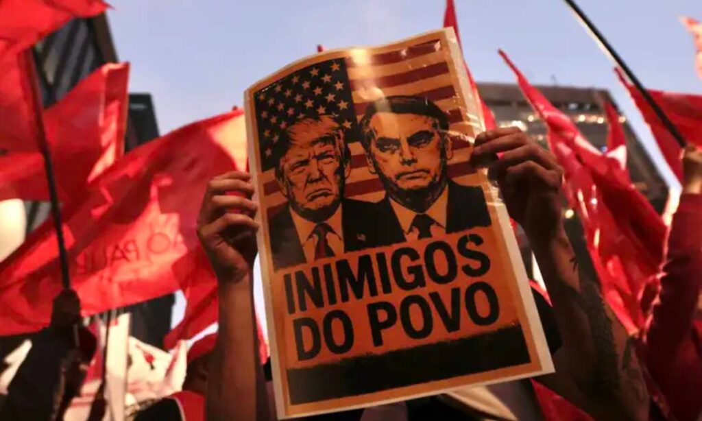 São Paulo: protesto na Avenida Paulista critica Trump e pede justiça tributária 3 São Paulo: protesto na Avenida Paulista critica Trump e pede justiça tributária
