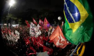 São Paulo: protesto na Avenida Paulista critica Trump e pede justiça tributária