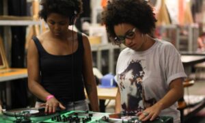 Sesc São Caetano promove oficina de DJ com foco na cultura hip hop e formação musical 
