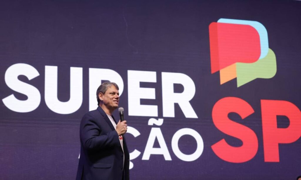 Tarcísio sanciona programa SuperAção SP para combater pobreza em São Paulo