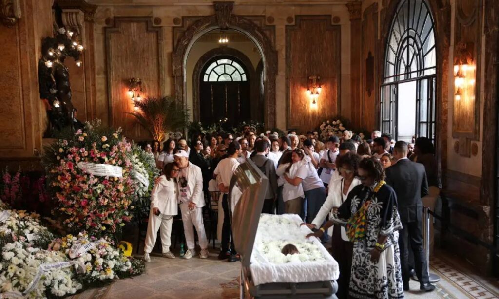 Velório de Preta Gil reúne centenas de fãs no Theatro Municipal do Rio de Janeiro
