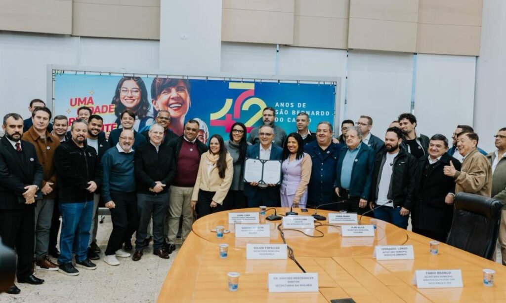 Compromisso pela vida das mulheres une prefeito, secretários e vereadores em São Bernardo