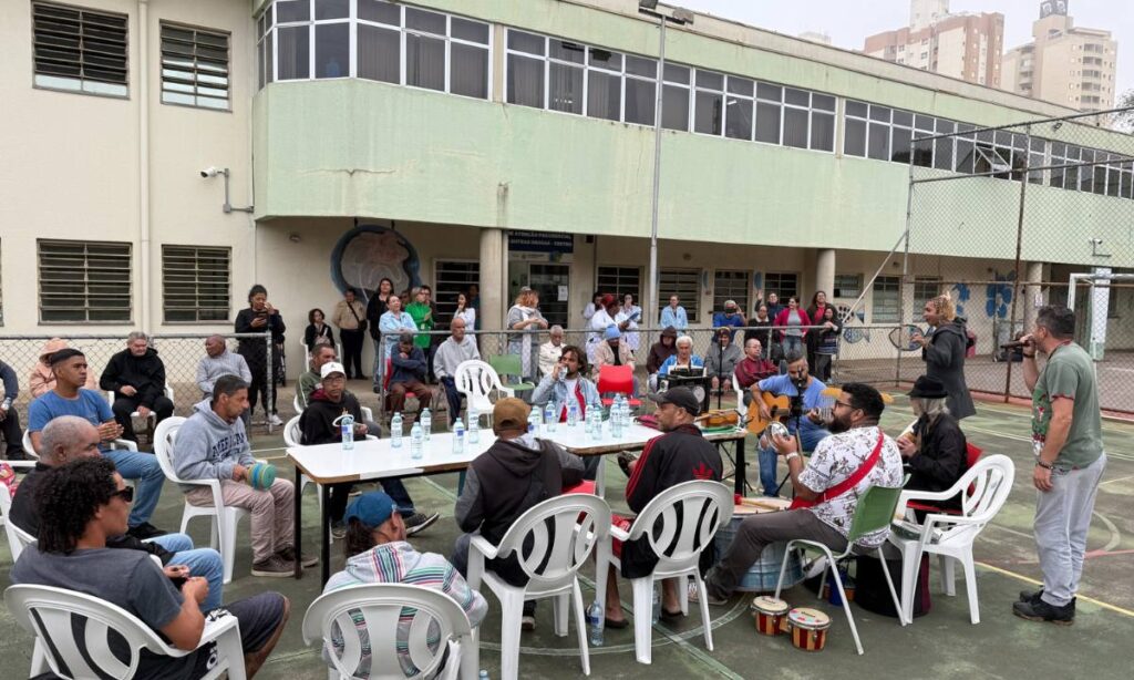 Cultura e saúde mental se encontram em roda de samba do CAPS em São Bernardo