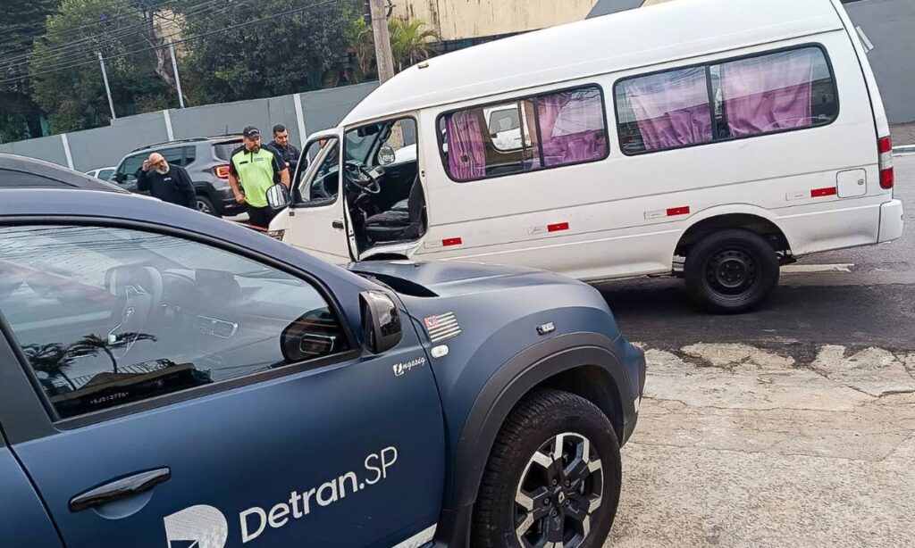 Denúncia anônima faz Mobilidade Urbana de São Caetano, Detran e PM apreenderem transporte escolar irregular