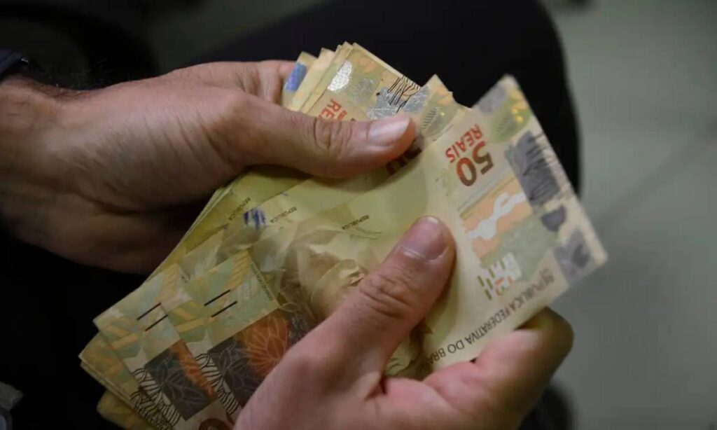 Governo prevê salário mínimo de R$ 1.631 em 2026; alta será de 7,28%