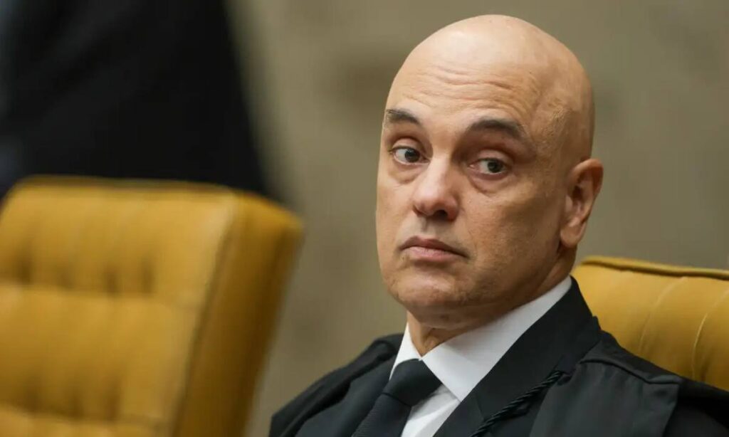 Moraes decreta prisão domiciliar de Bolsonaro após descumprimento de medidas judiciais