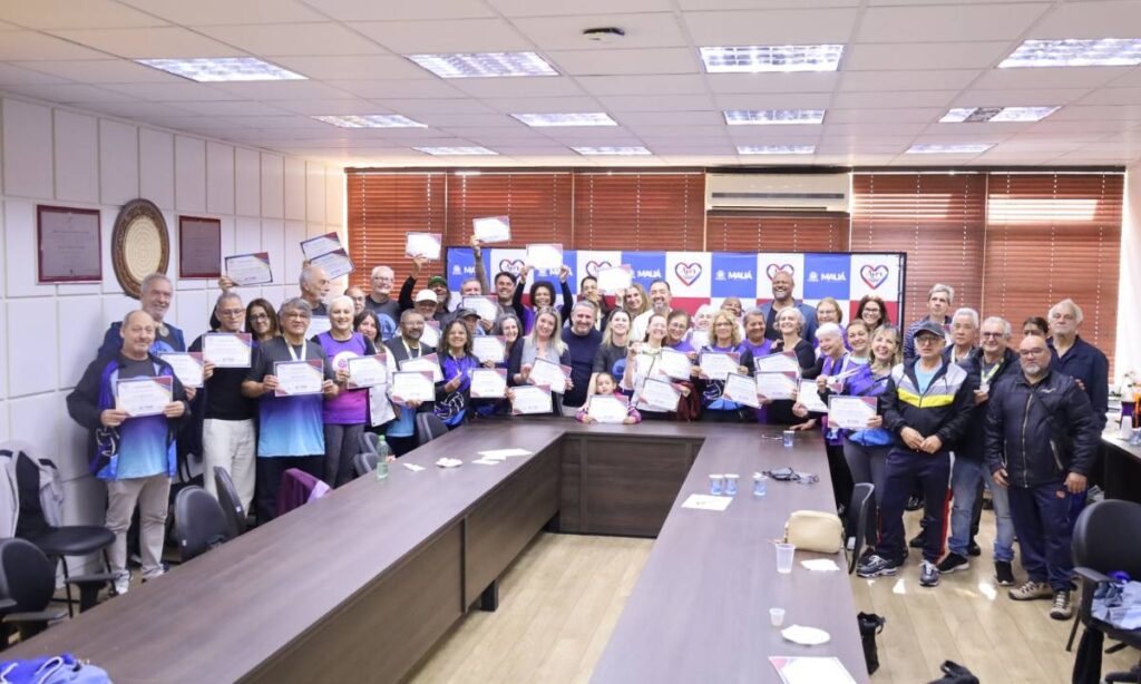 Prefeitura de Mauá homenageia delegação que disputou Jogos da Terceira Idade de São Caetano