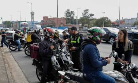 Prefeituras de São Caetano e Santo André realizam ação educativa para condutores de veículo e motocicletas