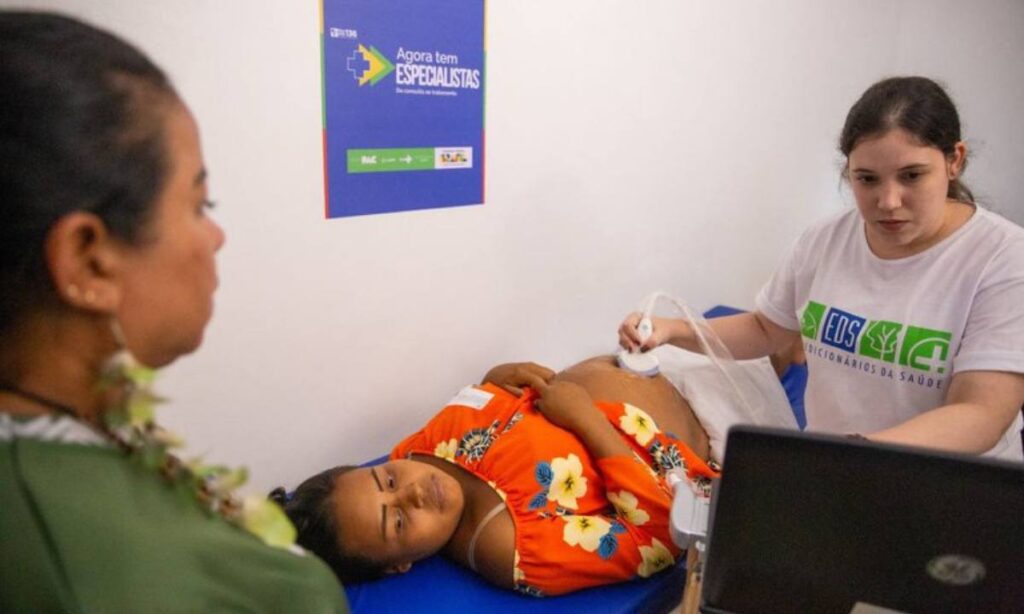 Programa Agora Tem Especialistas leva médicos para regiões carentes em SP