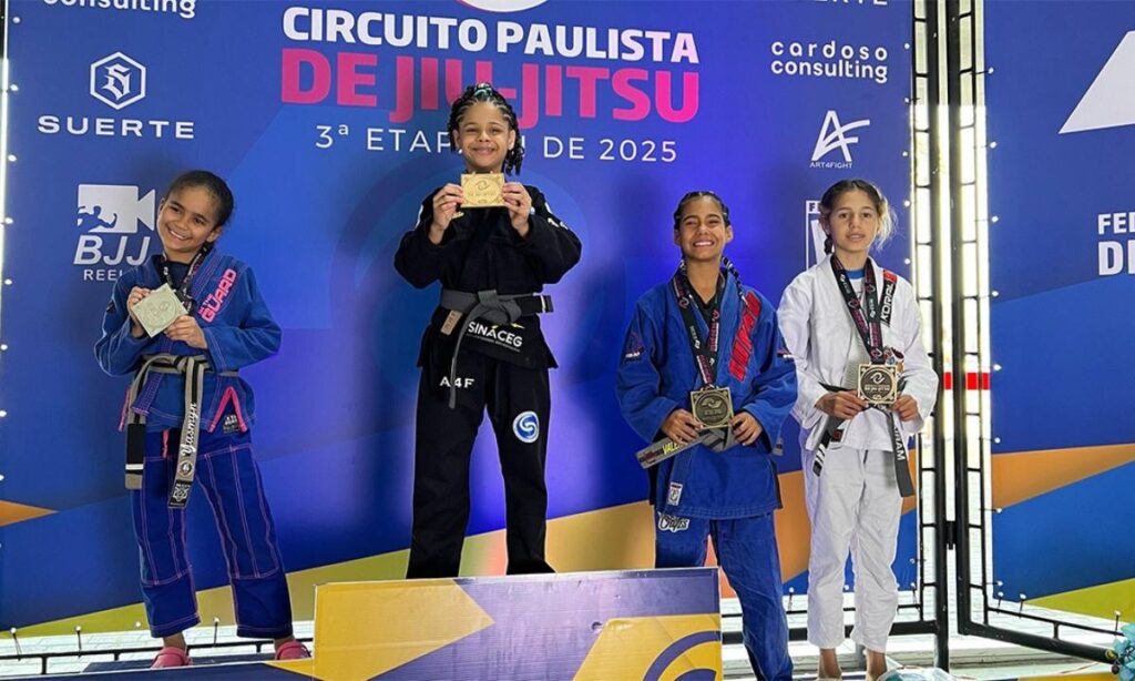 Rebeca Bem-Te-Vi, atleta de São Bernardo, é pentacampeã do Circuito Paulista de Jiu-Jítsu