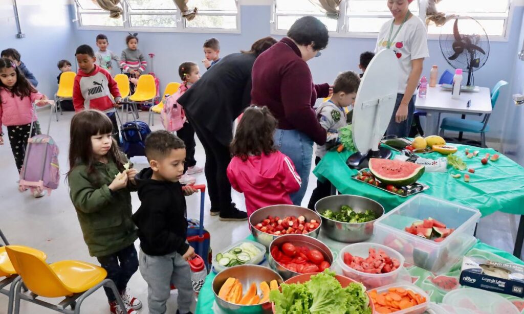 Roleta de Degustação incentiva hábitos saudáveis entre alunos de Mauá 1 Roleta de Degustação incentiva hábitos saudáveis entre alunos de Mauá