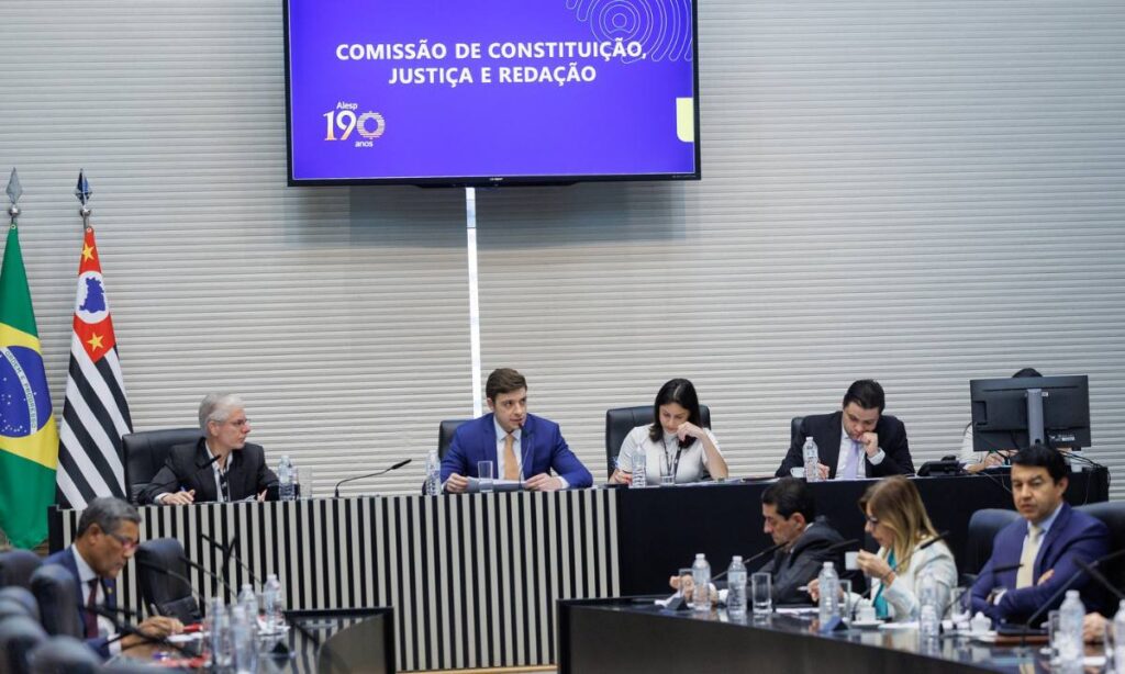 Alesp aprova avanço de projetos que regulam publicidade de apostas e procedimentos de saúde