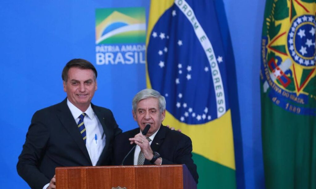 Defesa de Augusto Heleno afirma no STF que general se afastou de Bolsonaro e nega trama golpista