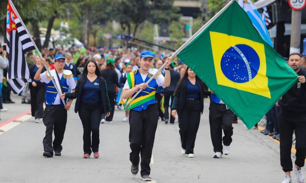 Desfile Cívico-Militar reúne cerca de 12 mil em Diadema 2 Desfile Cívico-Militar reúne cerca de 12 mil em Diadema